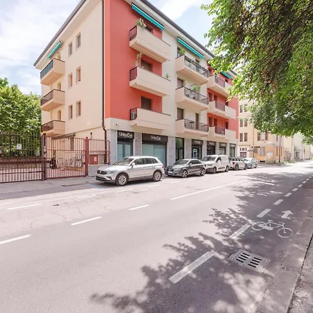 Parco Delle Mura - Tra Centro E Stazione Treni * فيرونا