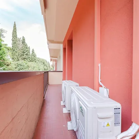 Parco Delle Mura - Tra Centro E Stazione Treni فيرونا